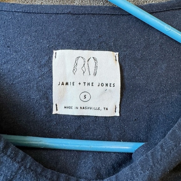 Jamie + The Jones Blue Blouse Size Small - Picture 9 of 9